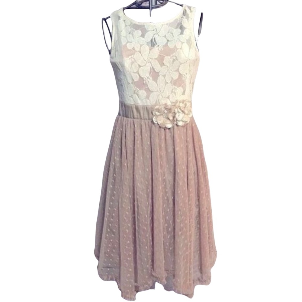 Ryu Lace Sheer Pearl Floral Embellished V-Back Dress Size Medium